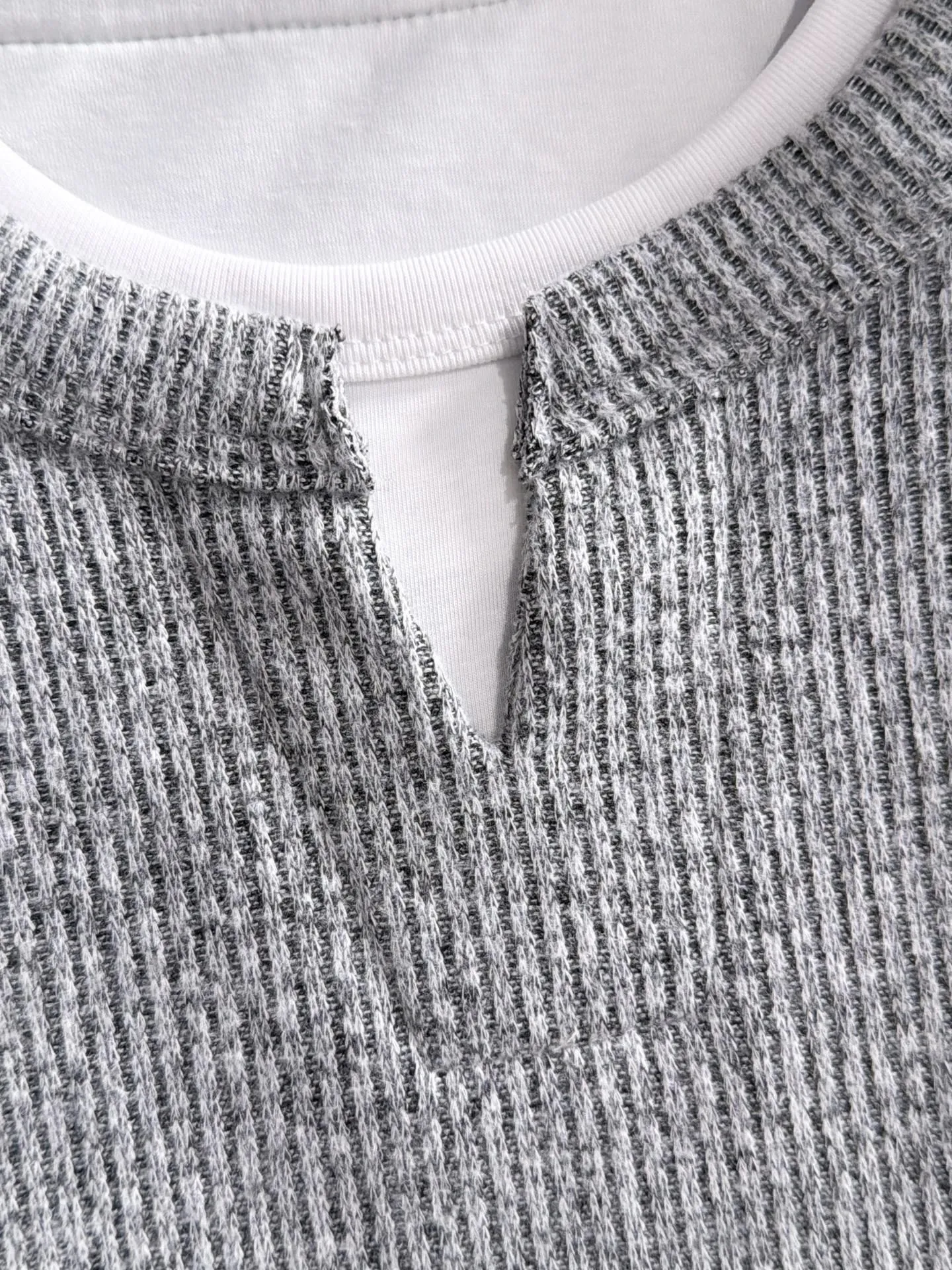 Paris Clover exclusively launches the 2026 autumn and winter New Arrival long-sleeved sweatshirts for men and women. Same Style. Many stars have the same style. Craftsmanship that ordinary small workshops cannot copy. No matter in terms of materials, detail restoration and craftsmanship, we are not afraid of any challenges, just to provide you with wonderful products. Compare the top Original versions at will. No expense is spared just to make it better. Unique imported fabric feel. Purely imported German machine production. Precision operation. Thousands of needles density. A complete set of New Arrival accessories with three standards can be customized simultaneously. Versatile upper body is fashionable, a perfect choice for autumn and winter, and a must-have item. Sizes table: M-3XL (please state your height and weight when placing an order)